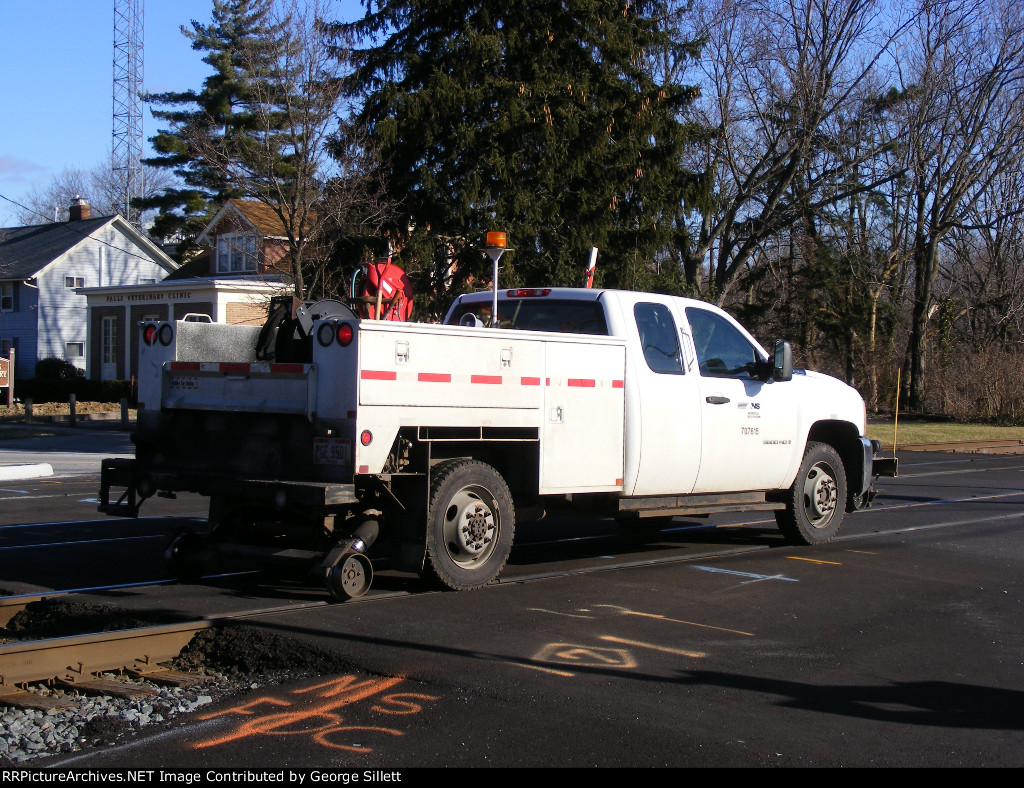 Raising the rail wheels